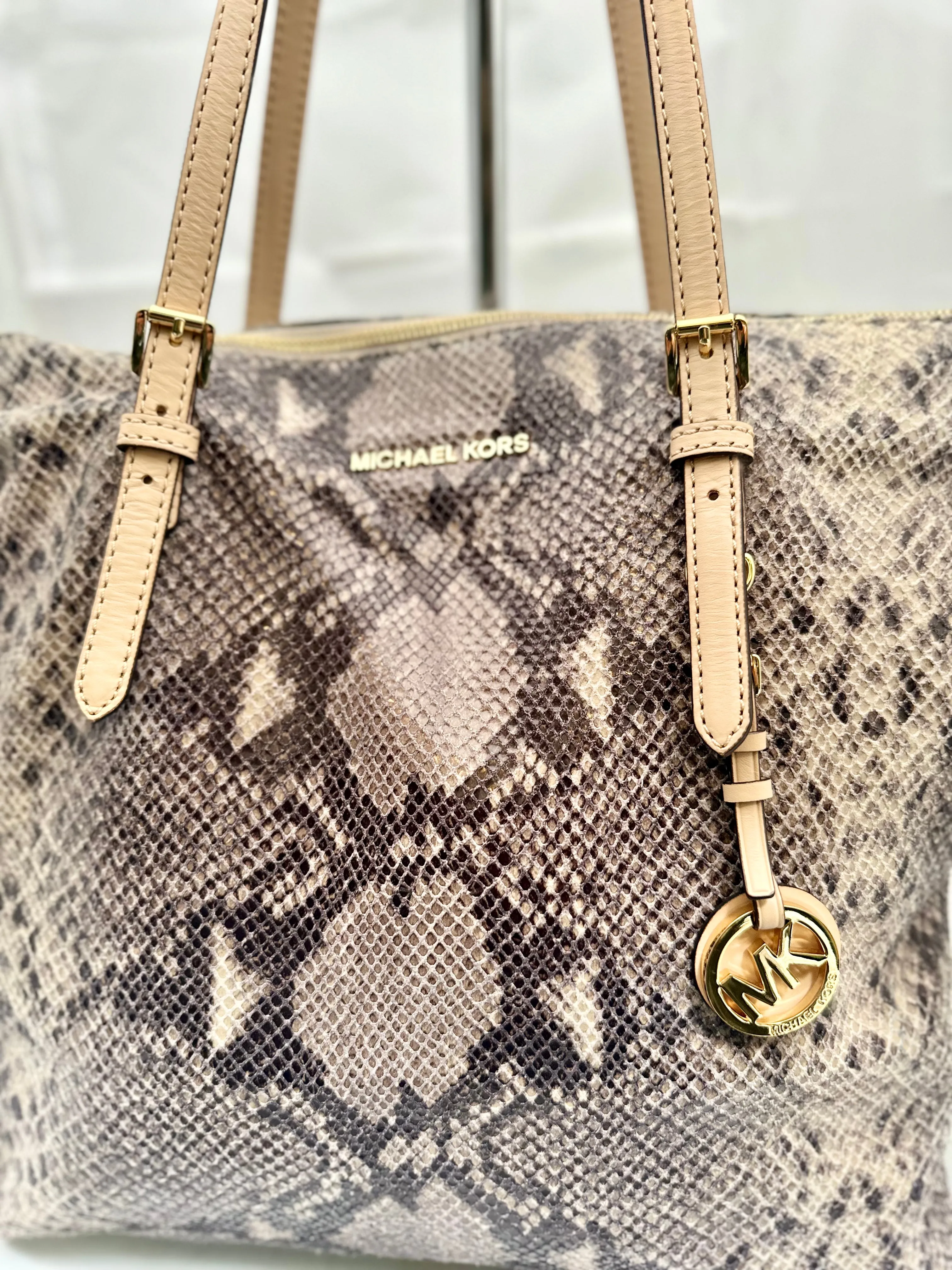 Michael Kors Beige/Black Snakeskin Effect Leather Jet Set Tote (preowned)