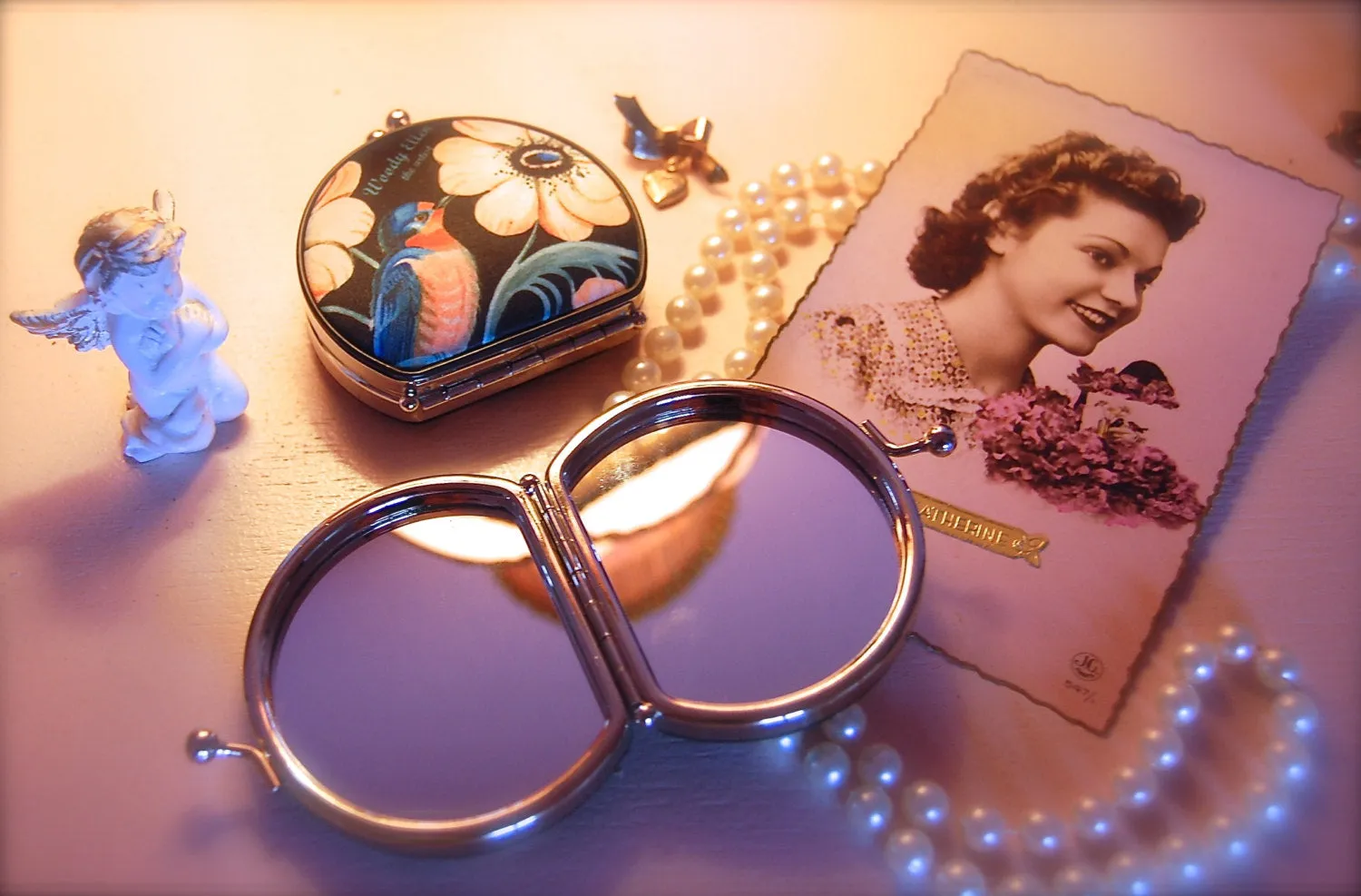 Retro compact mirror, Sweet Swallow