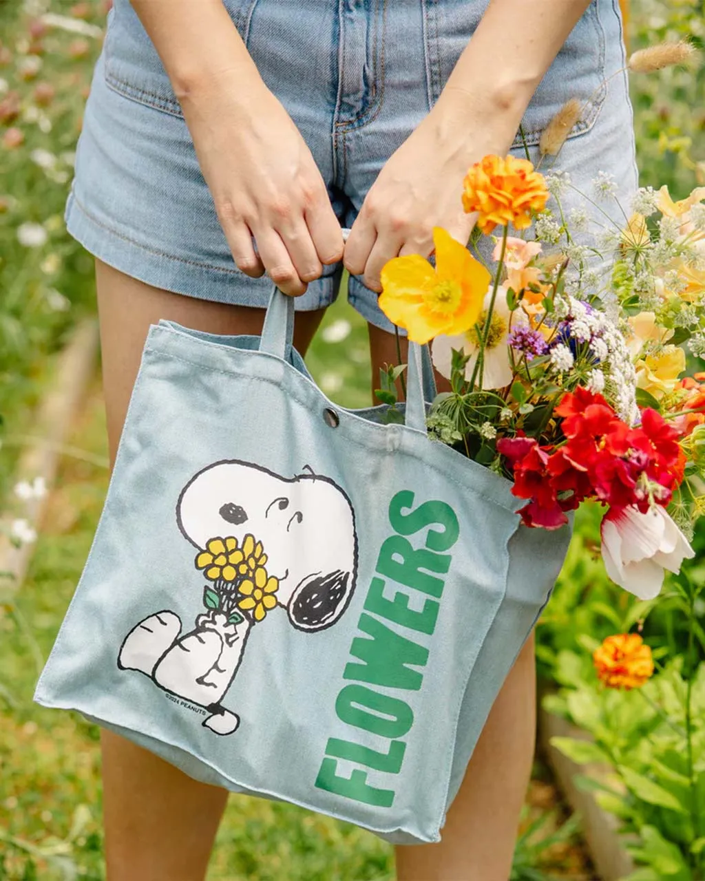 Snoopy Flower Market Tote Bag